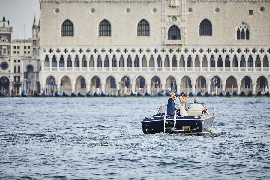 Wedding on a boat near Venice 10